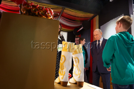 Russian President Putin visits Russia National Centre