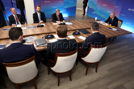 Рабочая поездка президента РФ Путина в Мурманскую область