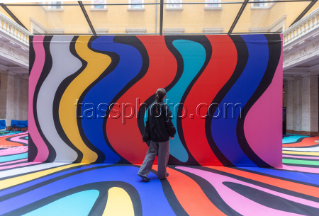 Milano - â€œHyper Portalâ€ Di Glo A Palazzo Moscova 18