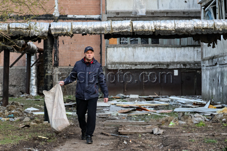 Damage from military strike on Donetsk