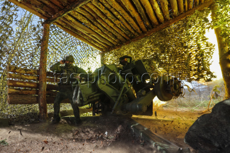 D-30 howitzer crew in Kherson Region, Russia