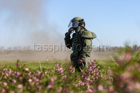 Field demining in Lugansk People's Republic