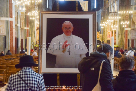 Tributes At Westminster Cathedral As Pope Francis Dies