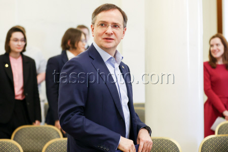 Russian Foreign Ministry's patriotic education centre in session