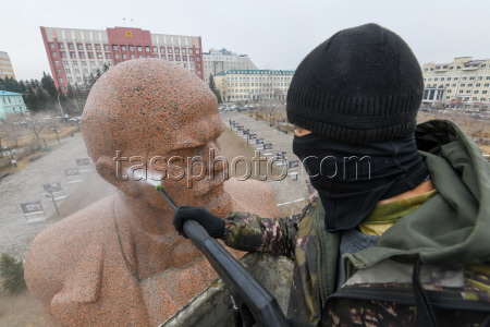 Monument to Vladimir Lenin washed in Chita, Russia