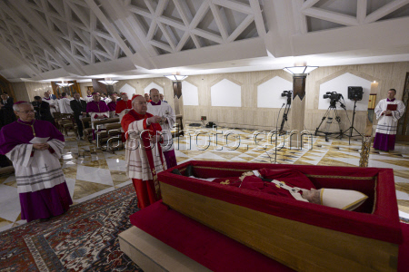 Vatican, Rome: Cardinal Kevin Farrell During The Rite Of The Constatation Of The Death Of The Pontiff At The Chapel Of Santa Marta