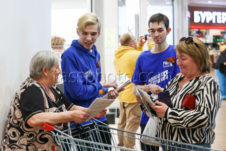 St George ribbons handed out in Kazan, Russia