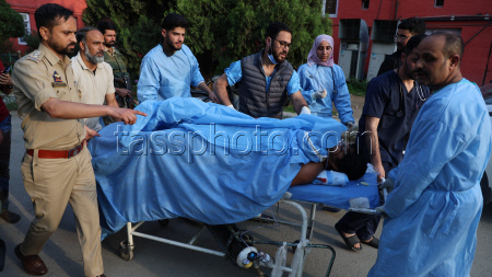 Suspected terrorists open fire on group of tourists in Pahalgam