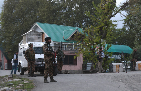 Suspected terrorists open fire on group of tourists in Pahalgam