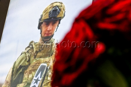 Flowers in memory of Zvezda TV Channel journalist Goldin in Moscow