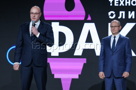 Award ceremony for "Torch of the National Technology Olympiad" Prize