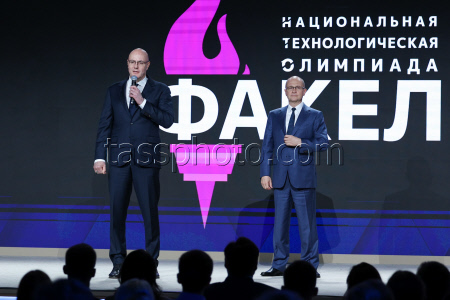 Award ceremony for "Torch of the National Technology Olympiad" Prize