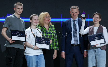 Award ceremony for "Torch of the National Technology Olympiad" Prize
