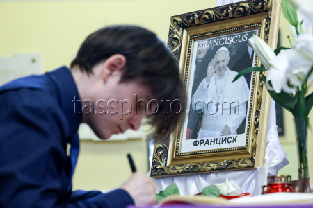 Заупокойная месса в Москве по Папе Римскому Франциску
