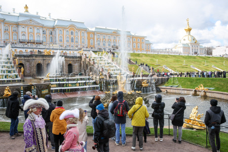 Fountain season starts at St Petersburg's Peterhof State Museum Reserve