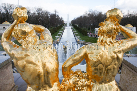 Fountain season starts at St Petersburg's Peterhof State Museum Reserve