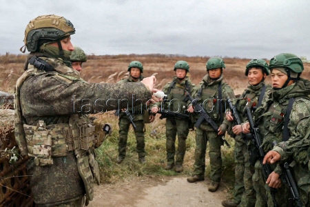 North Korean servicemen in combat training