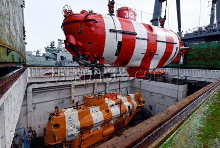 Russia's Northern Fleet search-and-rescue exercises in Sea of Barents