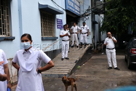 Fire breaks out at a hotel in Kolkata