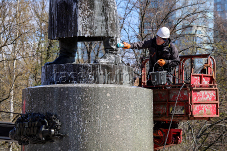 Washing Marshal Zhukov statue in St Petersburg, Russia