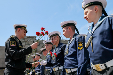 Церемония слияния Вечных огней в Севастополе