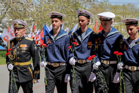 Церемония слияния Вечных огней в Севастополе