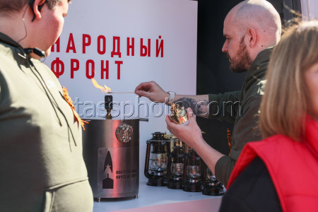 Акция "Огонь памяти" в Александровском саду