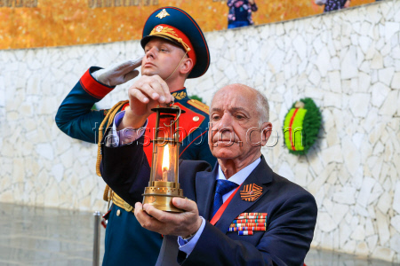 Церемония слияния Вечных огней в Волгограде