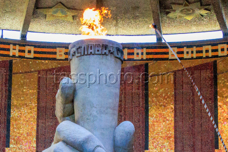 Церемония слияния Вечных огней в Волгограде