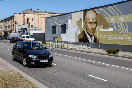 Мурал с изображением журналиста Олеся Бузины в Мелитополе