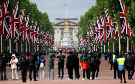 London procession to commemorate 80th anniversary of VE Day