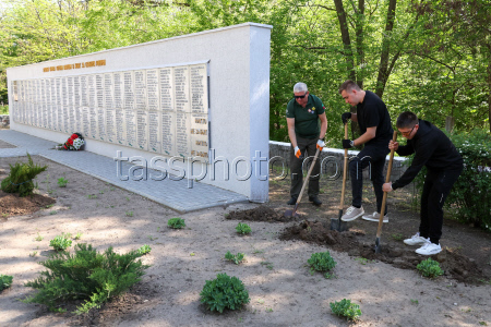 Beautification of cemetery in Melitopol, Russia