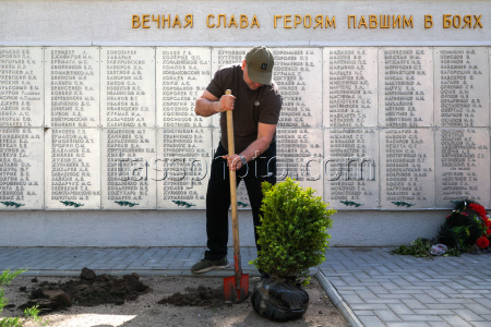 Beautification of cemetery in Melitopol, Russia