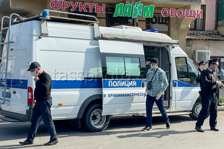 Обстановка на месте нападения на полицейских в Махачкале
