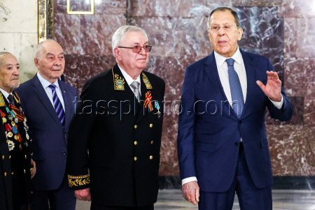 Flower laying ceremony at Russian Foreign Ministry ahead of Victory Day
