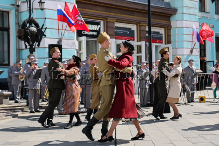 Акция "Вальс Победы" в Москве