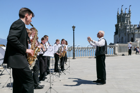 Concert marks 80th Victory anniversary in Crimea