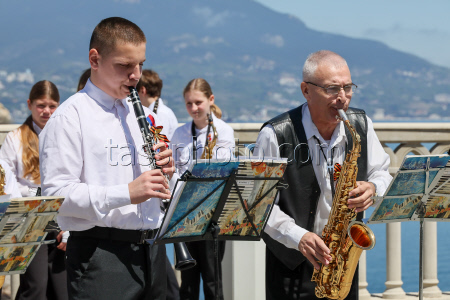 Concert marks 80th Victory anniversary in Crimea