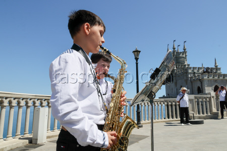 Concert marks 80th Victory anniversary in Crimea