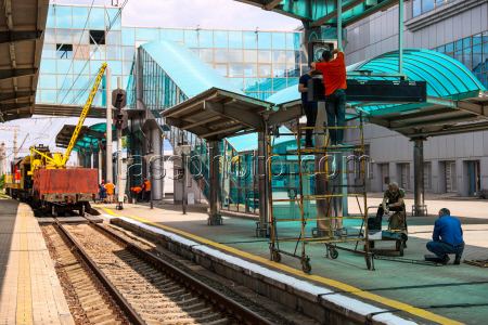 Donetsk railway station prepares to reopen