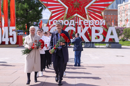 Акция "Цветы Победы" в Москве