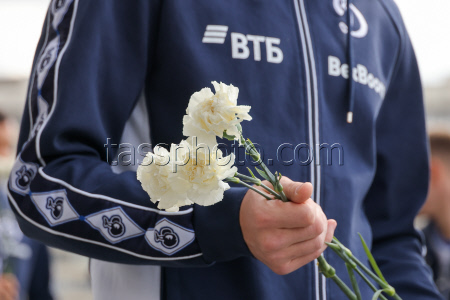 FC Dynamo Moscow players lay flowers at VTB Arena memorial plaque