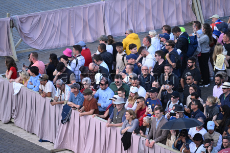 Conclave to elect a new pope begins