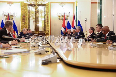 Встреча президента РФ Путина и президента Кубы Диас-Канеля