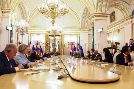 Встреча президента РФ Путина и президента Кубы Диас-Канеля