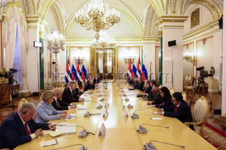 Presidents of Russia and Cuba meet in Moscow