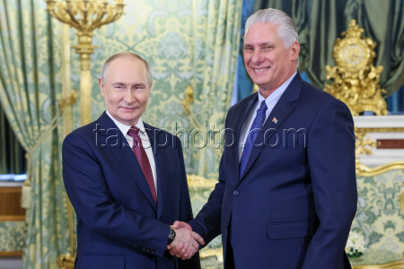 Presidents of Russia and Cuba meet in Moscow