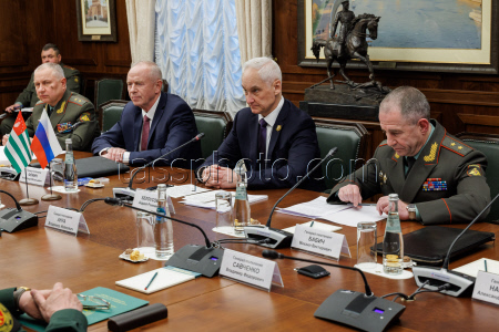 Russian and Abkhazian Defence Ministers meet in Moscow