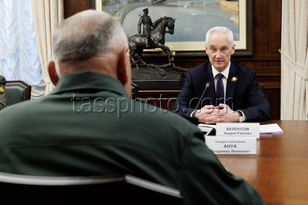 Russian and Abkhazian Defence Ministers meet in Moscow