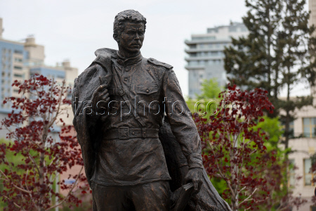 Statue of WWII fighter and poet Fatykh Karim unveiled in Kazan